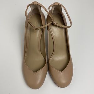 Ann Taylor Danna Block Heel Pump in size 7M